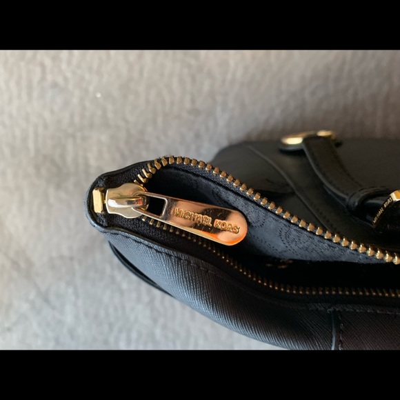Michael Kors Jet Set Bag - Picture 4 of 4